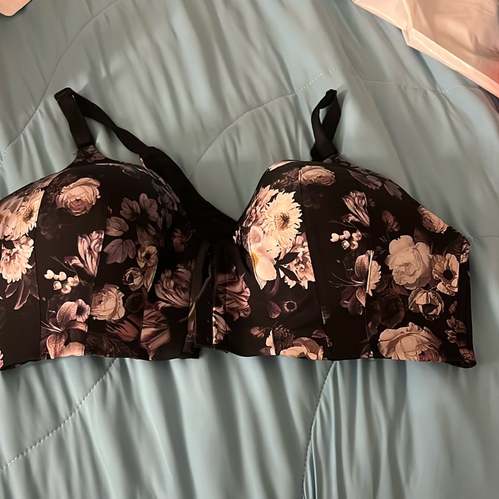 Torrid Size 40D new front close wire free bra !!